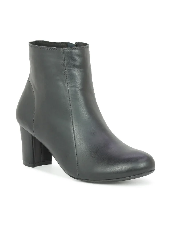 Women Black Solid Block Heeled Boots