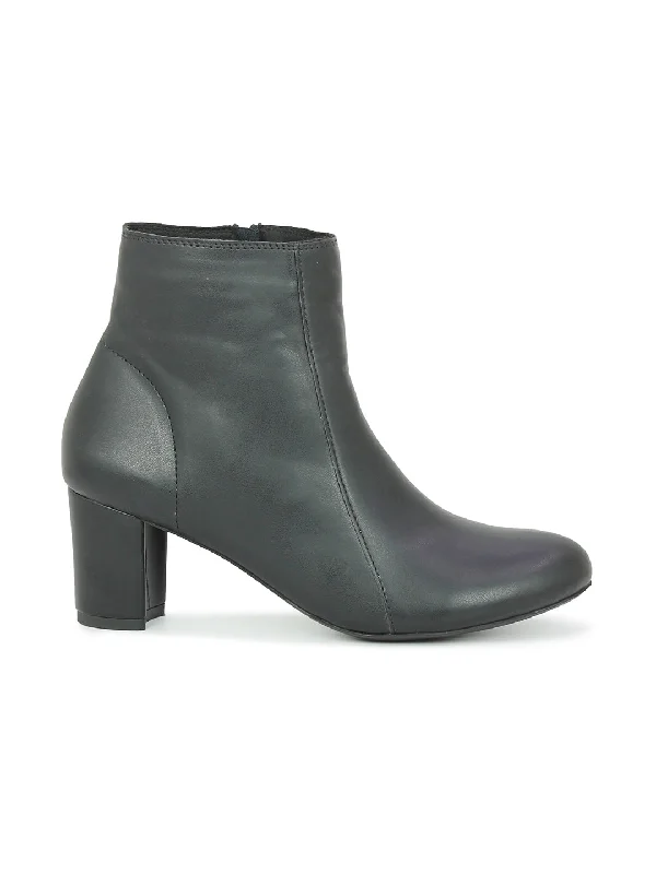 Women Black Solid Block Heeled Boots