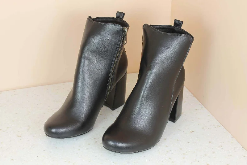 Women Black Solid Block Heeled Boots