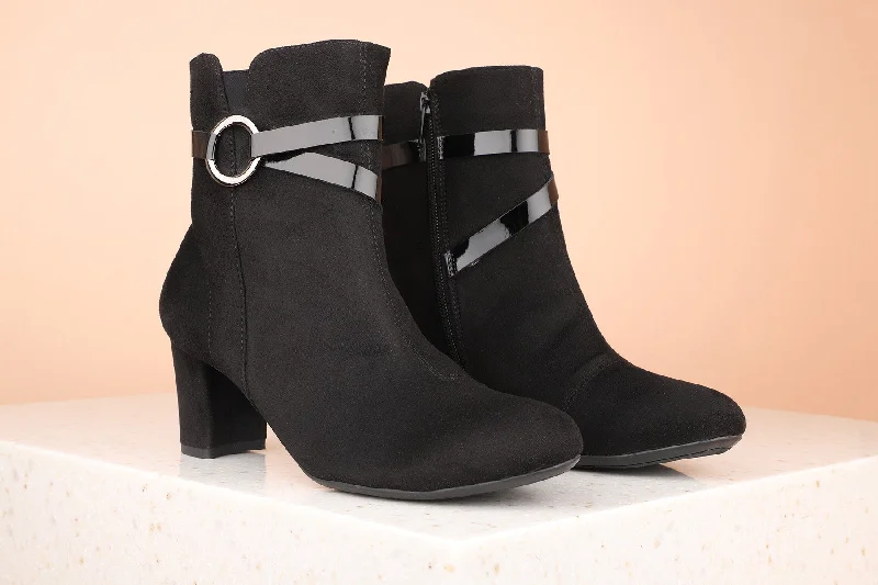 Women Black Solid Block Heeled Boots