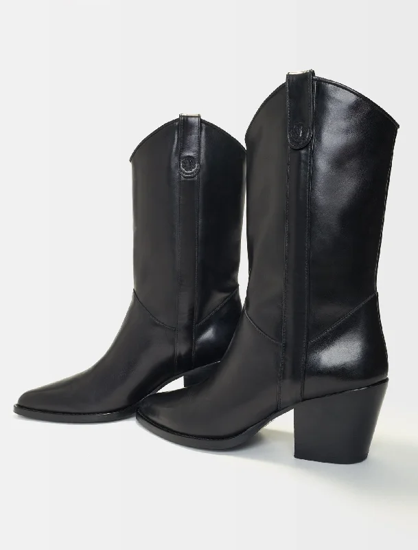 Heeled leather boots